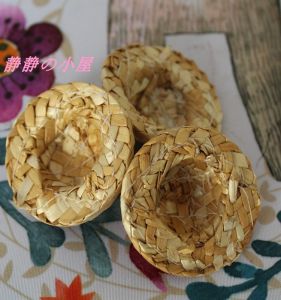 Miniature Scene Model Playhouse Accessories Kids Miniature Dollhouse Props Straw Hat Wood Material Educational Toys for Boys And Girls