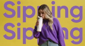 Owala FreeSip 24 oz. ขวดน้ำพลาสติกพร้อมส่ง สำหรับกีฬาและออกกำลังกาย งานแท้จากอเมริกา