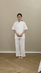 ชุดปฏิบัติธรรมคอจีนแขนสั้นผ้าฝ้ายญี่ปุ่นสีขาวนวล-เสื้อคอจีนแขนสั้นทรงตัวปล่อยมี 3 กระเป๋าและกางเกงขายาวเอวยางยืด ใส่ได้ทั้งชาย-หญิง ผ้านิ่ม ใส่สบาย ไม่ร้อน แบรนด์ผ้าขาวดาวรุ่ง