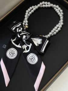 สร้อยคอมุกวินเทจฝรั่งเศสพร้อมผ้าพันคอ ผ้าไหม หลากหลาย ตะขอเกี่ยว ผ้าคลุมไหล่เล็กตกแต่งกระดูกไหปลาร้า ฤดูใบไม้ผลิ ฤดูร้อน ผู้หญิง