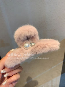 Fall and Winter New Arrival Bubble Powder Furry Clip Sweet and Diamond Mounted Easiest for Match Fashion Stuffed Grip Elegant Shark Clip Female
