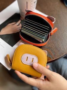 กระเป๋าใส่เหรียญหนังแท้สำหรับผู้หญิง กระเป๋าใส่บัตรลายหมูน่ารัก กระเป๋าใส่เอกสารแบบมีช่องหลายช่อง กระเป๋าสตางค์แบบคาร์ดขนาดเล็ก สไตล์การเย็บปะติดปะต่อ