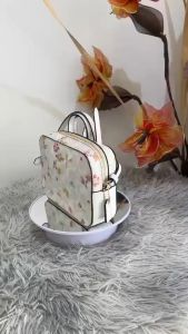 ชุดกระเป๋าสะพายของแท้ Coach C8700 ด้วยสีสีเขียว กระบวนการ Mystical Floral ที่มีคุณภาพสูงสุด (IMCAH)