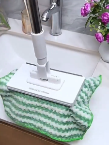 ไม้ถูพื้น ผ้าถูพื้นแบบเปียก ไม้ม็อบดันฝุ่น ไม้ถูพื้นแบน lazy mop หมุนได้ 360 องศา หมุนเพื่อทำความสะอาด สามารถใช้กับผ้าเช็ดหน้าและเสื้อผ้าเก่าได้ 100cm Clean