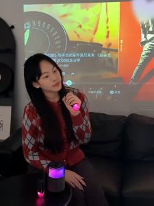 ใหม่ลำโพงบลูทูธไร้สายคาราโอเกะลำโพงไมโครโฟนแบบพกพากลางแจ้งร้องเพลงมินิลำโพงเรืองแสง RGB Light