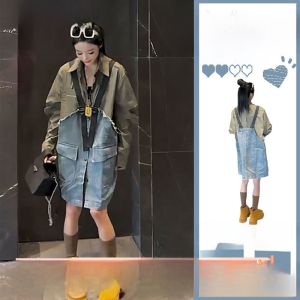 ชุดเดรสแขนยาวสไตล์เกาหลีสำหรับผู้หญิงในฤดูใบไม้ร่วงปี 2024 ทรงหลวม กระโปรงทรงเอ ผ้าเดนิม ชุดสองชิ้นปลอม คอโปโล