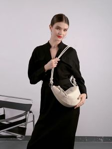 พร้อมส่ง รูปร่างดวงจันทร์ กระเป๋าสะพายข้าง สีธรรมดา หนังPU กระเป๋าถือ แฟชั่นสําหรับสตรี