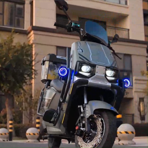 CG 3000W มอเตอร์ไซค์ไฟฟ้า รถจักรยานไฟฟ้าที่มีความเร็วสูงสุด 70 กม./ชม. มีระบบดิสก์เบรกหน้าและหลัง หน้าจอ LCD ความชัดเจนสูง