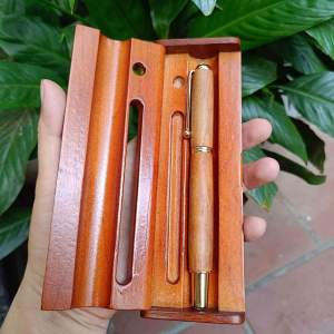 Bút gỗ hoàng đàn trầm bách mang lại vẻ đẹp sang trọng giá trị thẩm mỹ cao (tặng kèm hộp )