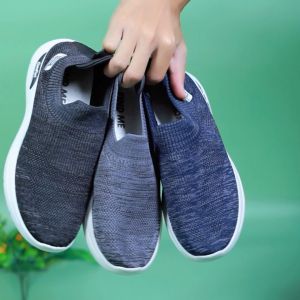 Sepatu Sneakers Pria Sepatu Lari Import Branded Anti Licin Breathable S13