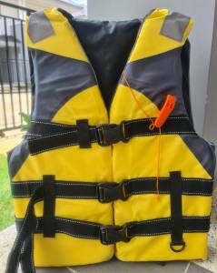 เสื้อชูชีพผู้ใหญ่ Freesize ล้อค 3 ชั้น พร้อม นกหวีดเป่า รับน้ำหนักได้ 75 กก. เนื้อผ้าดี งานส่งออกเกาหลี พร้อมส่ง