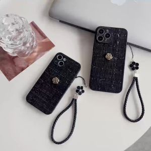 ไทยผ่าน EMS ฟรี เชื่องเยื่อส่วนผ้า 15Pro max 14 สีดำ แฟชั่น ดอกเคมีเลีย เคส iPhone 15 14Pro 13 12 11 13Promax case