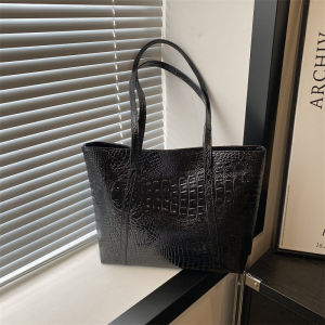 Large Capacity Soft Leather Bucket Bag: A Stylish Commuter Tote