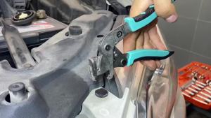 Multi-Purpose Car Clip Pliers Anti-Slip Grip Automotive Easy to Remove Car Interior Door Panel Chassis and Trunk Repair