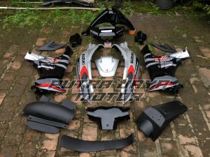 bodi set satria 2 tak th.2002 silver hitam kap satria r 2 tak satria lumba satria r dek bodi set satria 2 tak satria r lumba fullset stripping komplit lengkap murah