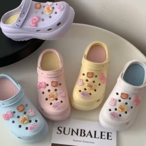 Yulihan668 รองเท้าหัวโต  รองเท้าผู้หญิงแฟชั่น  ส้นหนา 8-9 ซม. รองเท้าผู้หญิง พร้อมตัวติด แบรนด์แท้ Sunbalee ส้นตึก SUN8694-PASTEL