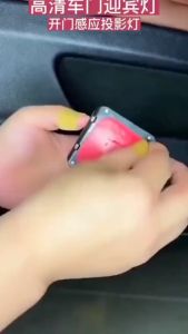 Lampu Pintu Mobil Logo LED DAIHATSU Isi 2pcs Variasi Otomatis Proyektor Nyala Saat Pintu Terbuka OO