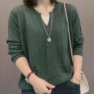 Elegant Knitted Sweater for Women with Two-Piece Illusion Slimming Inner Wear New Arrival Spring/Autumn 2024 Simple Style Pullover V-Neck Top