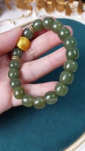 Vòng tay Ngọc Hòa Điền xanh lá cây hạt vuông size 10 li phối charm mai rùa khắc chữ Phúc may mắn bình an | Hoa Minh Gem