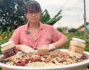 Combo 6 hộp Ngũ cốc dinh dưỡng cao cấp mẹ min 18 vị ( Có đậu nành) Hộp 500G tặng 400G bánh đồng tiền mix hạt