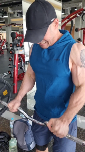 1MOR CORE-FLEX APEX HOODIE เสื้อกล้ามออกกำลังกาย เสื้อแขนกุดชาย