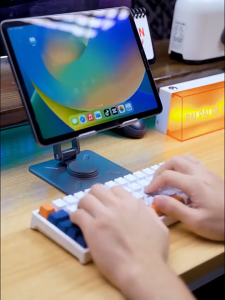 Xundd ที่วางแท็บเล็ท ขาตั้ง แท่นวางโน๊ตบุ๊ค ขาตั้งโทรศัพท์ หมุนได้ 360 องศา  ขาตั้งโลหะแบบยกและพับได้ พกพาสะดวก แท่นวาง