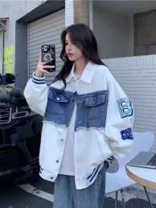 เสื้อแจ็คเก็ตเบสบอลสไตล์อเมริกันย้อนยุคสำหรับผู้หญิงในช่วงต้นฤดูใบไม้ร่วง 2024 ดีไซน์ใหม่ เสื้อแจ็คเก็ตทรงปกติ สีบล็อก แขนยาว ปิดด้วยกระดุมเดียว