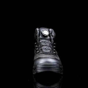 High-top tactical safety shoes for men with snap fasteners. Anti-shock and anti-puncture protection. Anti-slip and breathable. Work boots.