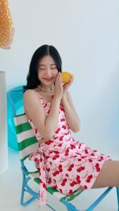 Cherries Bloom : Summer Bloom collection เสื้อครอปแสนน่ารักพร้อมลูกเล่นผูกหลัง... แอบเซ็กซี่นิดๆ 💕 จับคู่กับกระโปรงหวานละมุน ดีไซน์ไขว้เป็นโบว์ เพิ่มความน่ารักสุดพิเศษ!