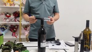 ชุดเปิดขวดไวน์ 4in1 สำหรับเปิดขวดไวน์ รินไวน์ เทไวน์ จุกปิดขวดไวน์สูญญากาศ Wine Bottle Opener Set