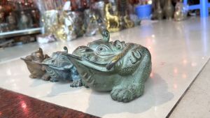 Cóc 3 Chân Cõng Xâu Tiền Màu Xanh Rêu Bằng Đồng Thau