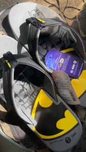 ลิขสิทธิ์แท้ ลาย Batman มาใหม่ล่าสุด ลดเยอะมาก เหลือ285 รองเท้าแตะแอดด้า หูหนีบ แอดด้า มาใหม่ เท่มากๆๆเกาะพื้นดี