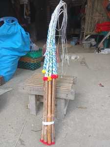 Pecut Rotan / Cambuk rotan peralatan olahraga dan aktivitas luar ruangan berkemah dan mendaki pisau lipat dan perkakas.
