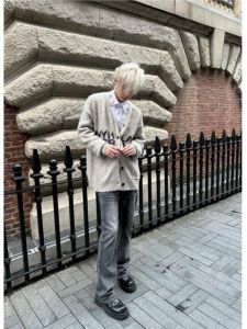 เสื้อคาร์ดิแกนถักสไตล์อเมริกันย้อนยุคสำหรับผู้ชาย เสื้อสเวตเตอร์คอกลมแขนยาวแบบหลวมๆ สไตล์ญี่ปุ่น แฟชั่นลำลอง