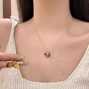 สร้อยคอจี้หัวใจสีแดง ต่างหู สร้อยคอแบบโซ่กระดูกไหปลาร้า สร้อยคอสานเส้นด้าย โซ่เสื้อกันหนาว วัสดุอื่นๆ ของขวัญสำหรับผู้หญิง วัสดุอื่นๆ