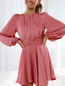 ชุดเดรสคอตั้งแขนโคมไฟผูกเอวด้านล่างสั้น กระโปรงทรงเอ แขนยาว ผ้าโพลีเอสเตอร์ สีพื้น ทรงพอดีตัว ฤดูใบไม้ร่วง