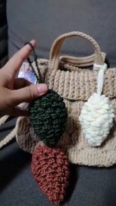 NN. Pine Cone Keychain Over Size Handmade พวงกุญแจลูกสน ห้อยกระเป๋า พวงกุญแจถัก แฮนด์เมด ขนาดใหญ่