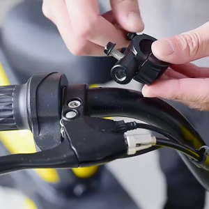 Cùm Chân Gương Chiếu Hậu 8mm/10mm Gắn Ghi Đông Tay Lái Xe Máy 22mm ( Ren Thuận )