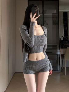 CHANGTONG | เซ็ตเสื้อผ้าถักเซ็กซี่ 3 ชิ้น พร้อมกางเกงขาสั้นแบบไหล่ตก