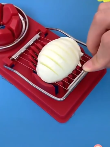 Pemotong Telur Rebus Pemotong Telur 2 IN 1 Egg Slicer Multipurpose Egg Slicer for Hard Boiled Eggs Strawberry Soft Fruit KitchenTools 切蛋器