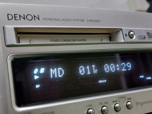 หัวเครื่องDenon รุ่นD- ME55DVจากตู้ญี่ปุ่นมือ2ใช้ไฟ100 ส/ก/ย/14/21/33/cm. Mdอ่านปกติ cdถาดเข้าออกไม่อ่าน FM 108 สามารถปรับเปลี่ยนคลื่นได้หน้าเครื่อง ใช้งานเป็นแอมป์ขยาย เบสแหลมปรับได้ที่หน้าเครื่อง// วอลลุ่มไม่ตรงรุ่นใส่ได้พอดี// ร่อยรอยมีตามภาพมือ2ปกติ เ