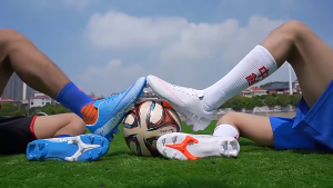 รองเท้าฟุตบอลสนามสำหรับผู้ชาย รองเท้าฟุตบอลรองเท้าสตั๊ดมืออาชีพรองเท้าฟุตบอลในร่มรองเท้าฝึกหญ้ารองเท้าฟุตบอลแบบเร็ว[35-45]FG Football shoes