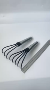 คราดมือแมว คราดมือ คราดแต่งสวน ผลิตจากเหล็กอย่างดี แข็งแรง ใช้พรวนดินต้นไม้เกลี่ยดินหาเห็ดได้ดี