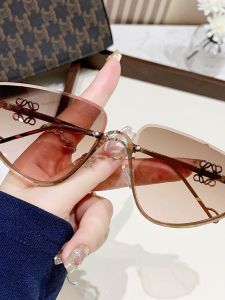 แว่นกันแดดทรงตาแมวแบบใหม่สำหรับฤดูใบไม้ร่วง แว่นกันแดดแบบไม่มีขอบสำหรับผู้ชายและผู้หญิง ดีไซน์เก๋ไก๋ สไตล์เรียบง่าย เหมาะกับใบหน้ากลม