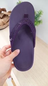 Dép Nữ Sức Khoẻ Spenco Yumi Cheetah Wine - Dép kẹp nữ cho phòng và giảm đau chân bàn chân vòm thấp