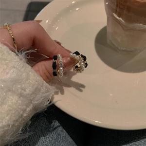 Black Velvet Shiny Diamond Ear Studs Womens Stylish Pearl Special Interest Earrings Circle Retro Temperament Hong Kong Style New Earrings