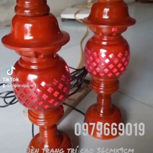 đèn trang trí-đèn thờ kiểu quả dứa gỗ xà cừ cao 30cmx11cmx11cm