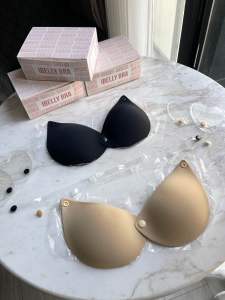 บราปีกนกแบบกระดุม กันน้ำกันเหงื่อ ทำได้หลายแบบ กาวเกรดการแพทย์ (ibelly1104)