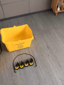 อุปกรณ์แม่บ้าน ถังบีบไม้ม็อบ สีเหลือง มีล้อเลื่อน เคลื่อนย้ายง่าย รถเข็นทำความสะอาด