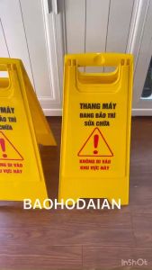 Biển cảnh báo thang máy đang bảo trì chữ A gấp gọn